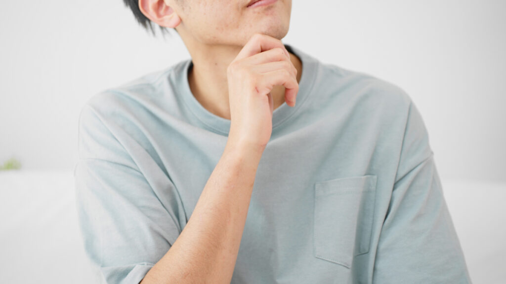 予防歯科とは何か考える男性